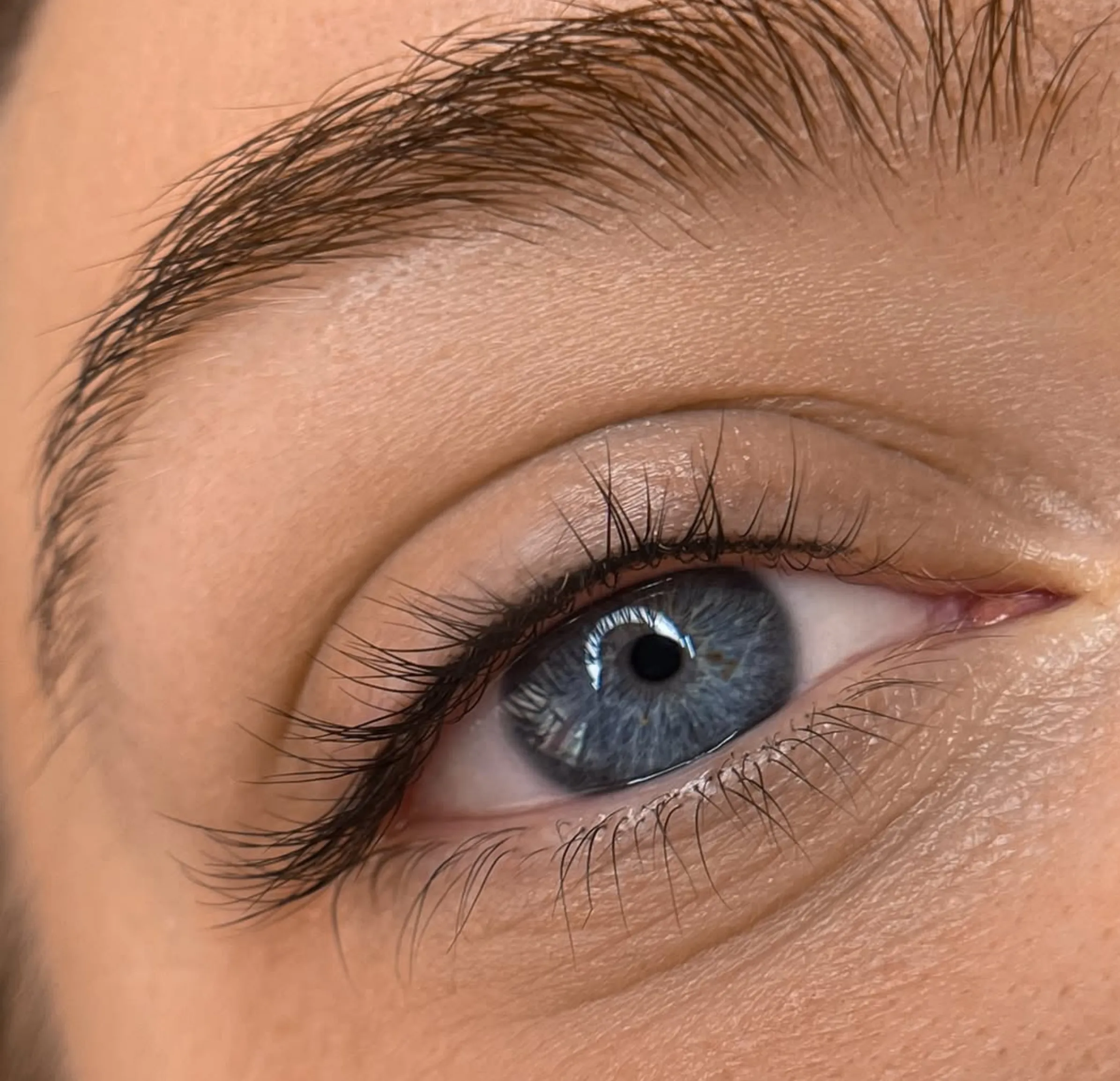 lash tattoo for natural eyeliner look